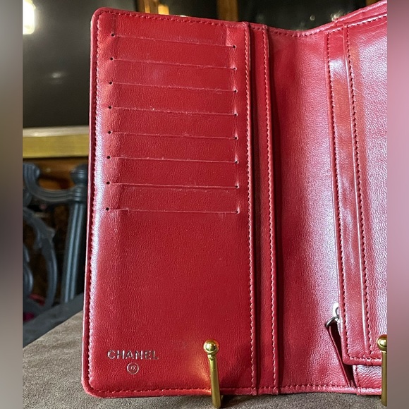 Authentic Chanel “Camellia” red quilted long bifold wallet - Picture 6 of 12